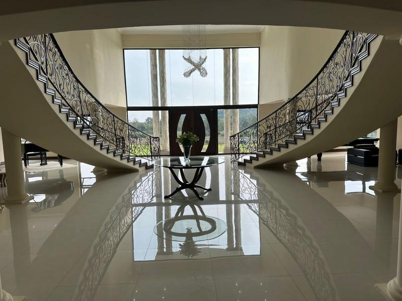 5 Bedroom Property for Sale in Golf View North West